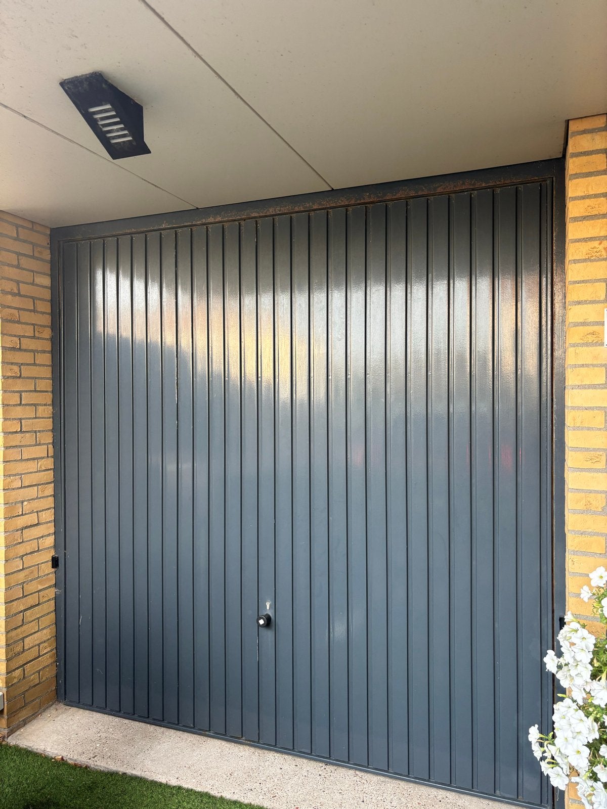 Garagedeur (elektrisch), Gebruikt, Garagedeur, Metaal, 200 tot 215 cm