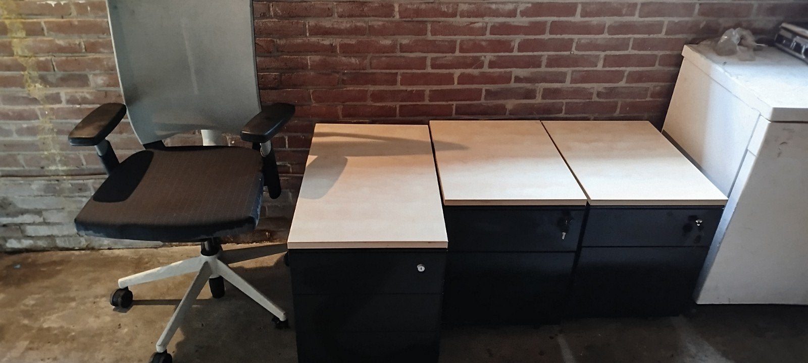 2 verstelbare bureaustoelen en 3 bureaukasten (58cm hoog), Ophalen of Verzenden, Gebruikt, Grijs, Bureaustoel
