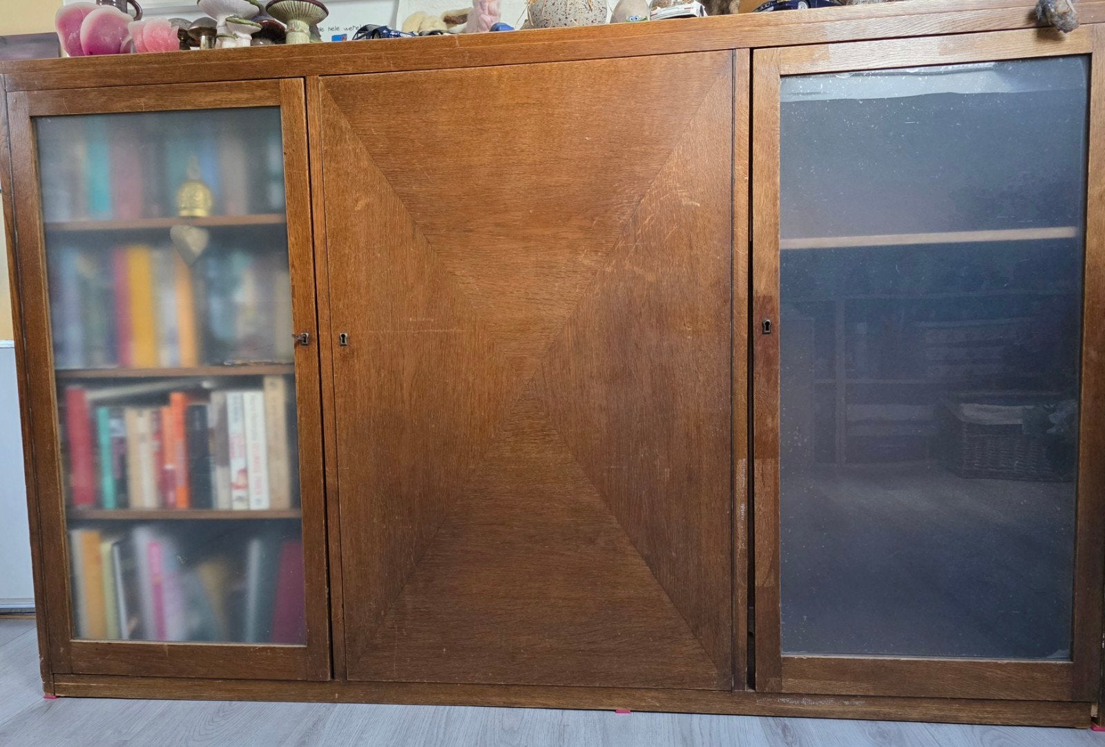 Eiken kast, Ophalen