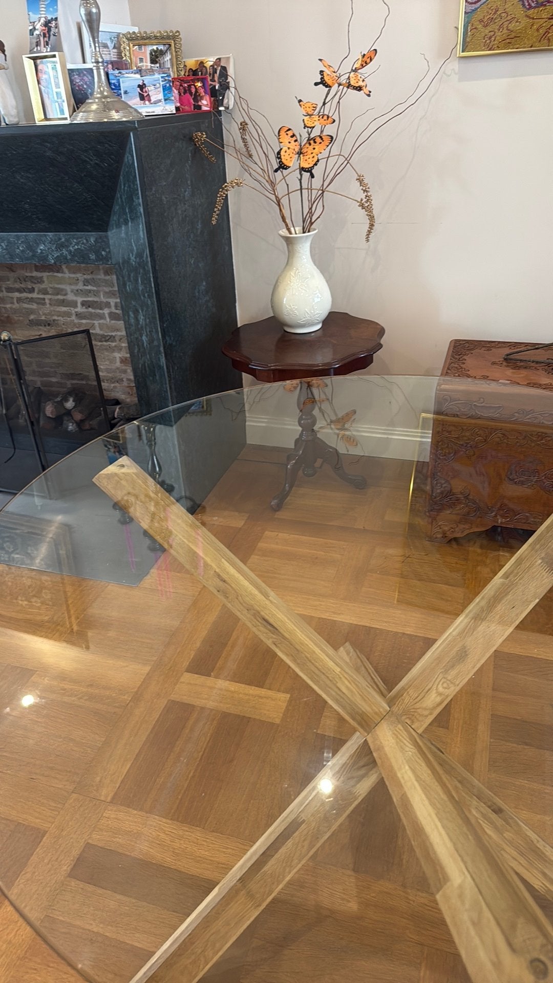 Ronde glazen eettafel met houten designonderstel, Ophalen, 100 tot 150 cm, Rond, Nieuw