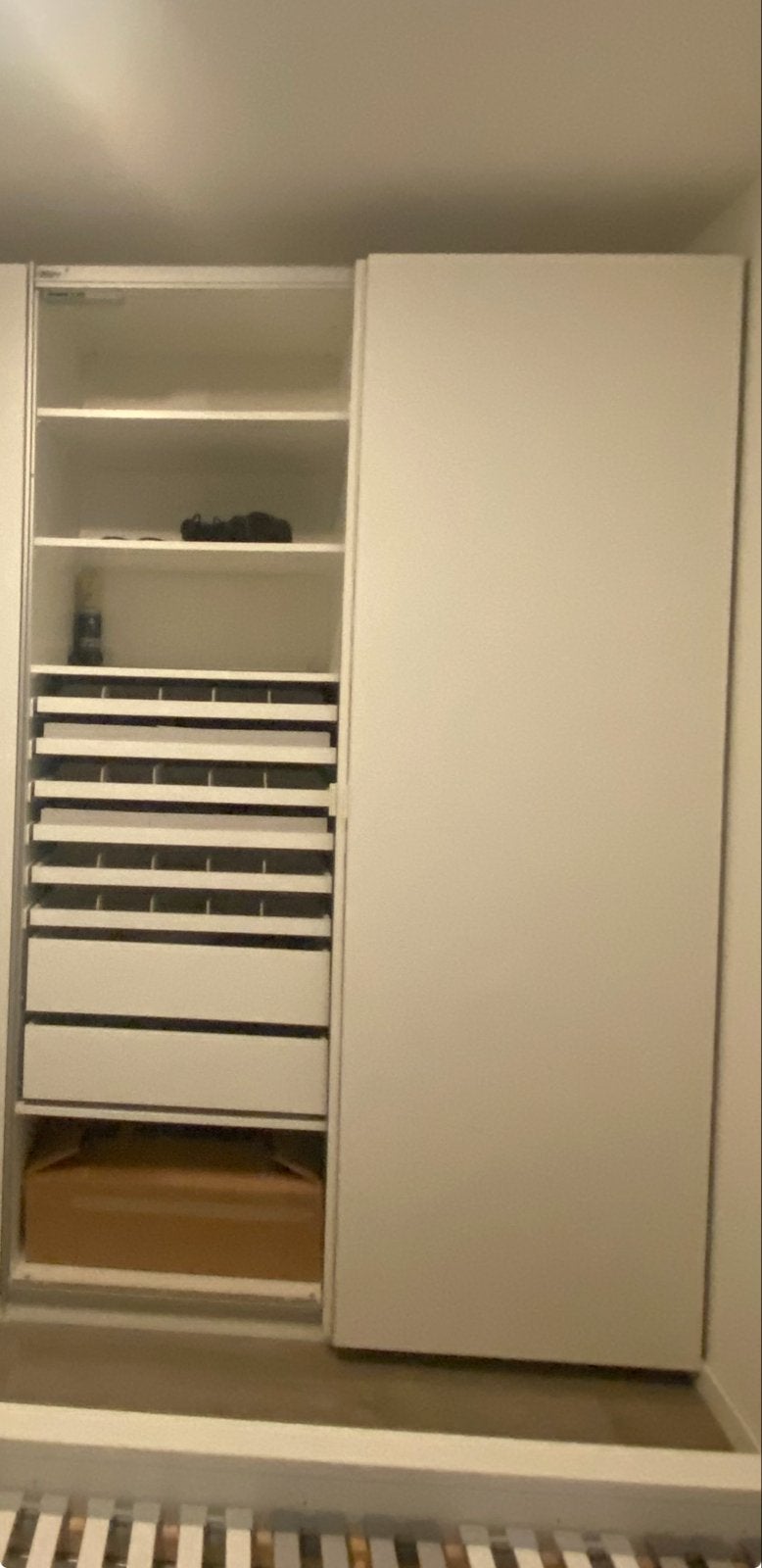 Witte ikea pax kledingkast met schuifdeur en lades, 100 tot 150 cm, 200 cm of meer, Ophalen of Verzenden, Zo goed als nieuw