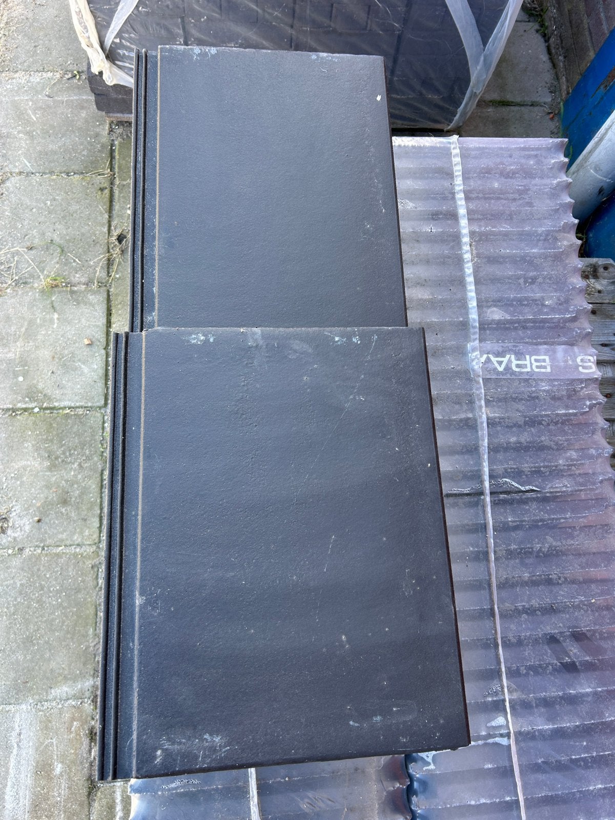 BMI Braas Tegalit zwarte pan, Ophalen, Steen of Klei, Zwart, 5 tot 10 m²