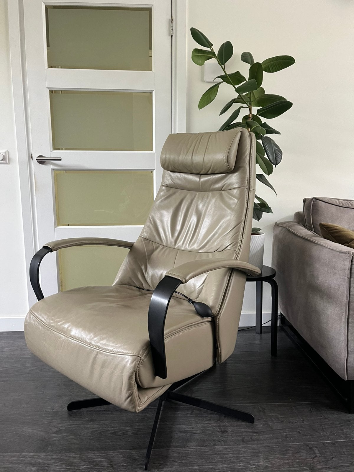 Prominent Elektrische Relaxfauteuil E100 Humberto Taupe L XL, Huis en Inrichting, Ophalen, Minder dan 75 cm, Leer, Zo goed als nieuw