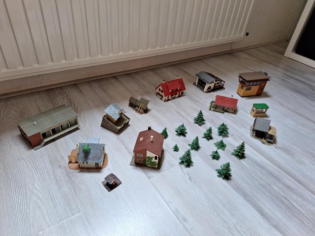 Miniatuurlandschap onderdelen: huisjes, bomen, rails etc, Ophalen of Verzenden, Gelijkstroom of Wisselstroom, Rails, Overige merken