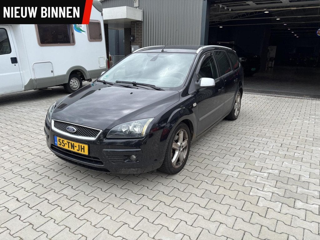 Ford Focus Wagon 2.0-16V Rally Edition, Stof, Gebruikt, 4 cilinders, Zwart