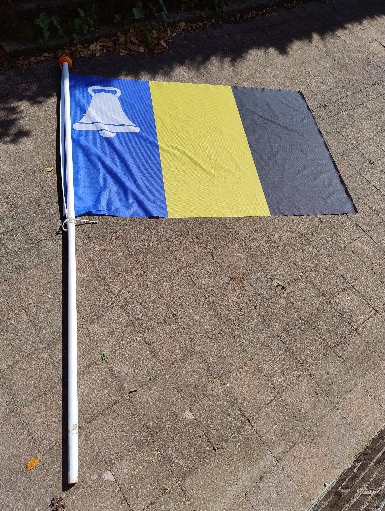 Belfeld vlag met vlaggenstok, Diversen, Vlaggen en Wimpels, Ophalen, Zo goed als nieuw