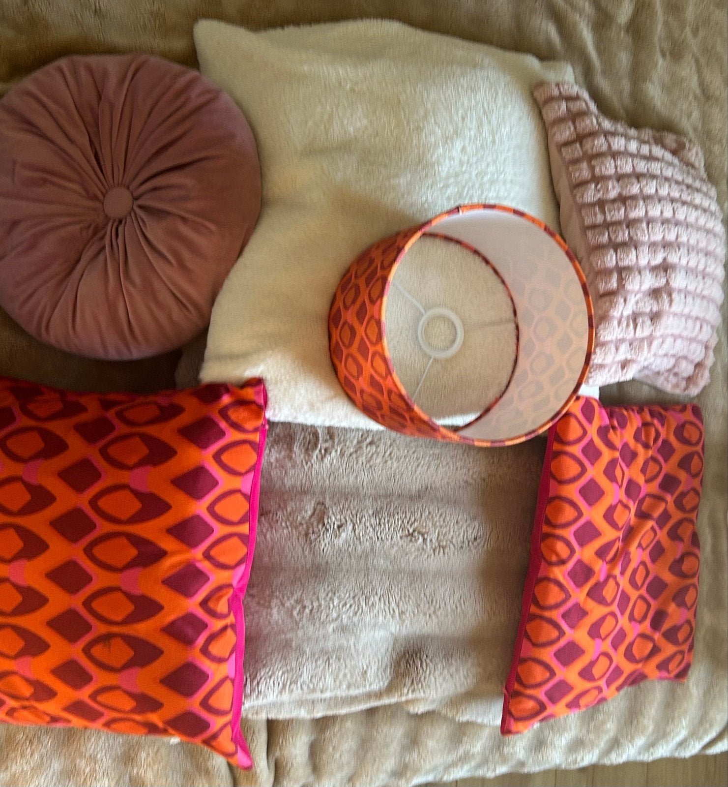Diverse kussens en een lampenkap voor €15, Gebruikt, Meerkleurig, Met print, Ophalen of Verzenden
