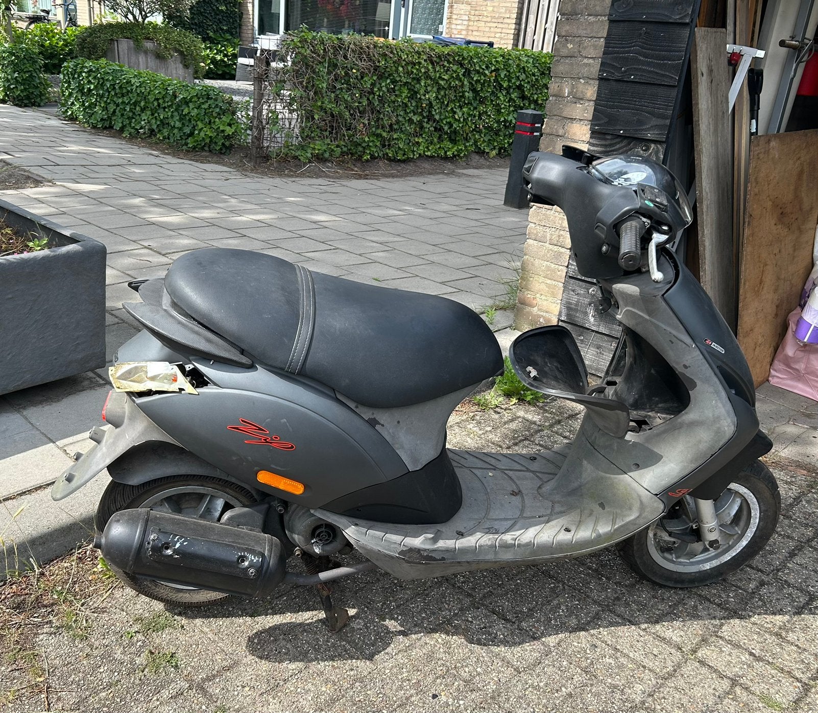 Lichte opknapper Piaggio Zip 4T 2V snor, Fietsen en Brommers, Scooters | Piaggio, Ophalen, Gebruikt, Zip, Benzine