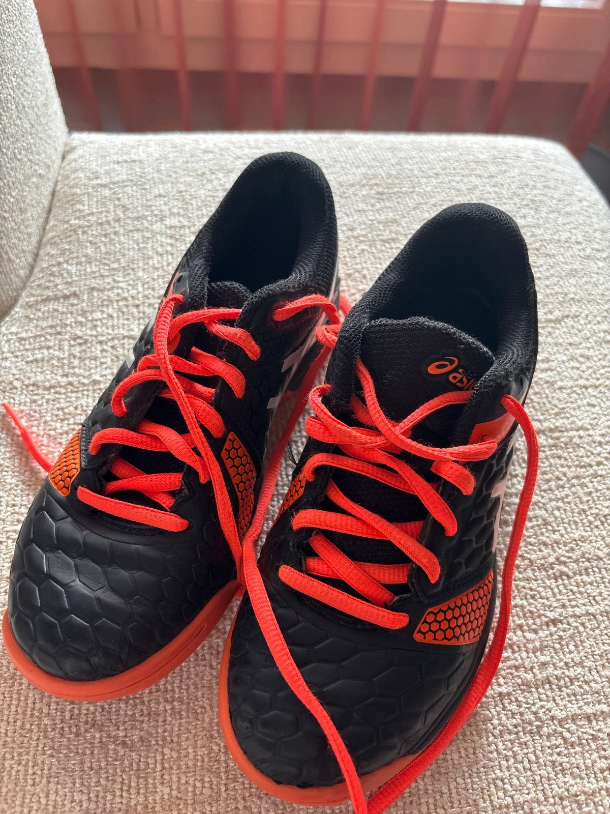 Asics zwarte non-marking gymschoenen / zaalschoenen mt 34,5, Ophalen, Gebruikt, Jongen of Meisje, Sportschoenen