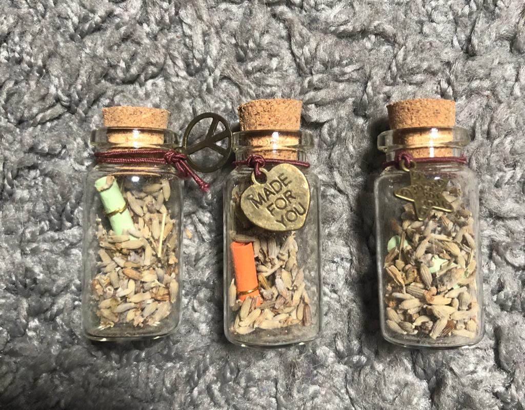 Drie kleine flesjes, Ophalen of Verzenden, Gebruikt