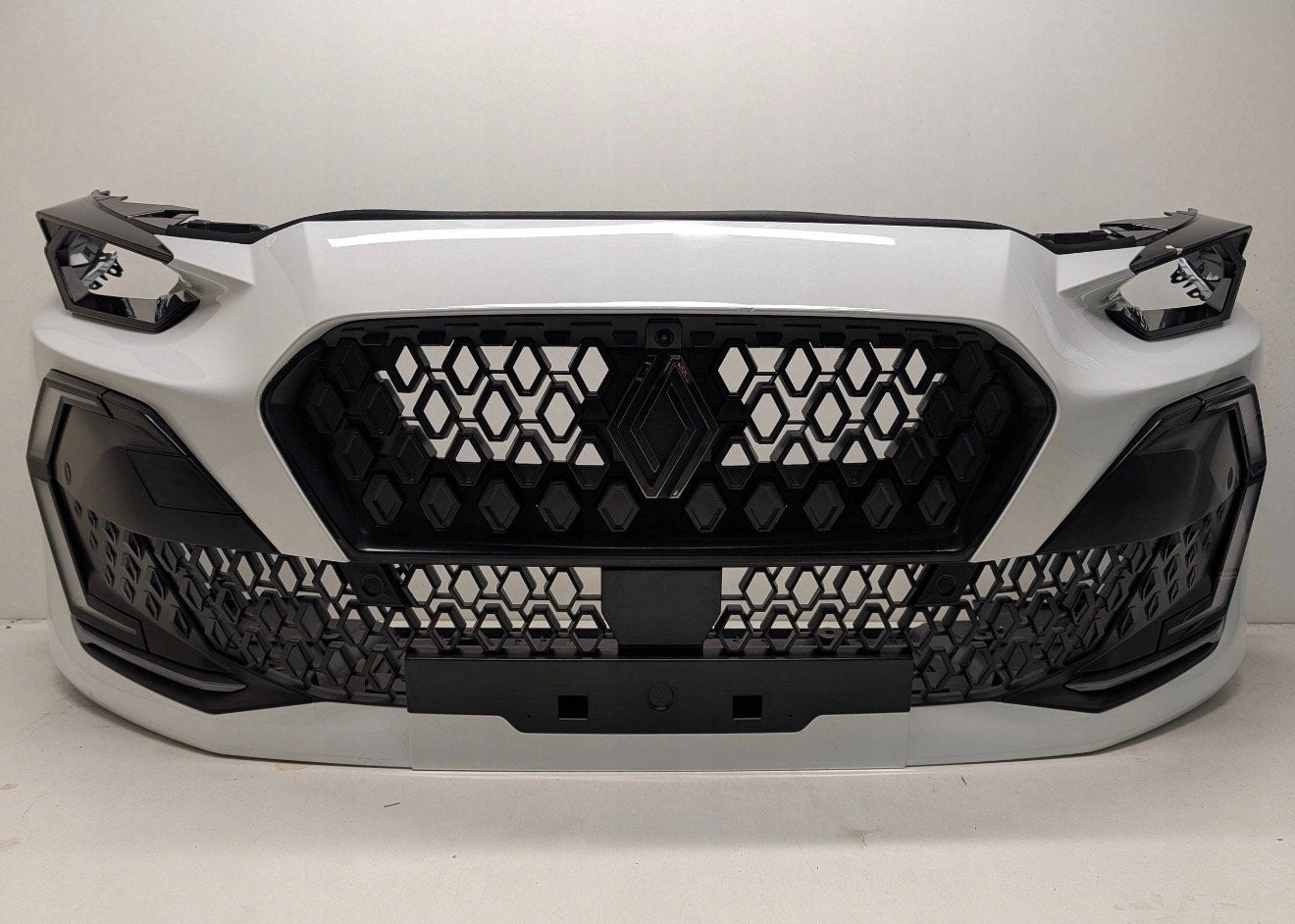 Renault clio 6 voorbumper 2026+ bumper, Renault Group, Contact.group@renault.com, Renault, Nieuw