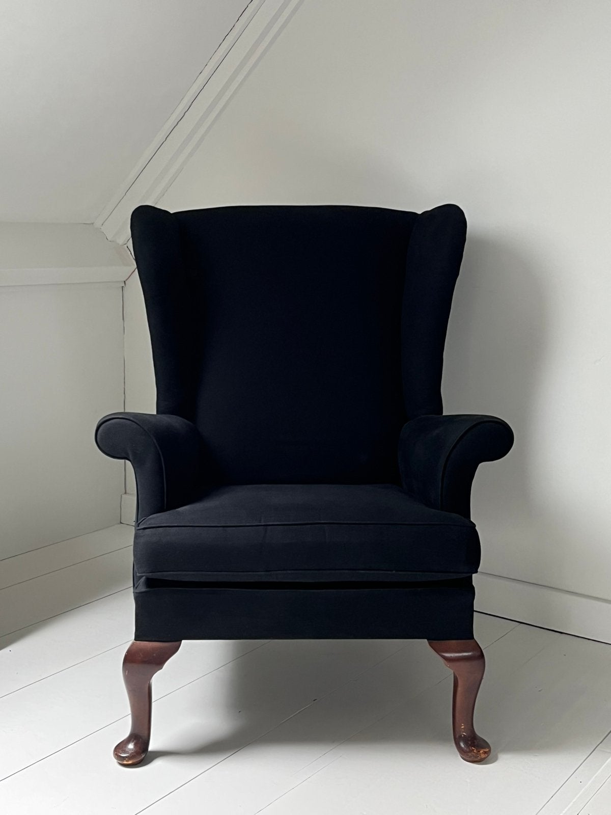 Zwarte oorfauteuil, Ophalen, Minder dan 75 cm, Zo goed als nieuw, Stof