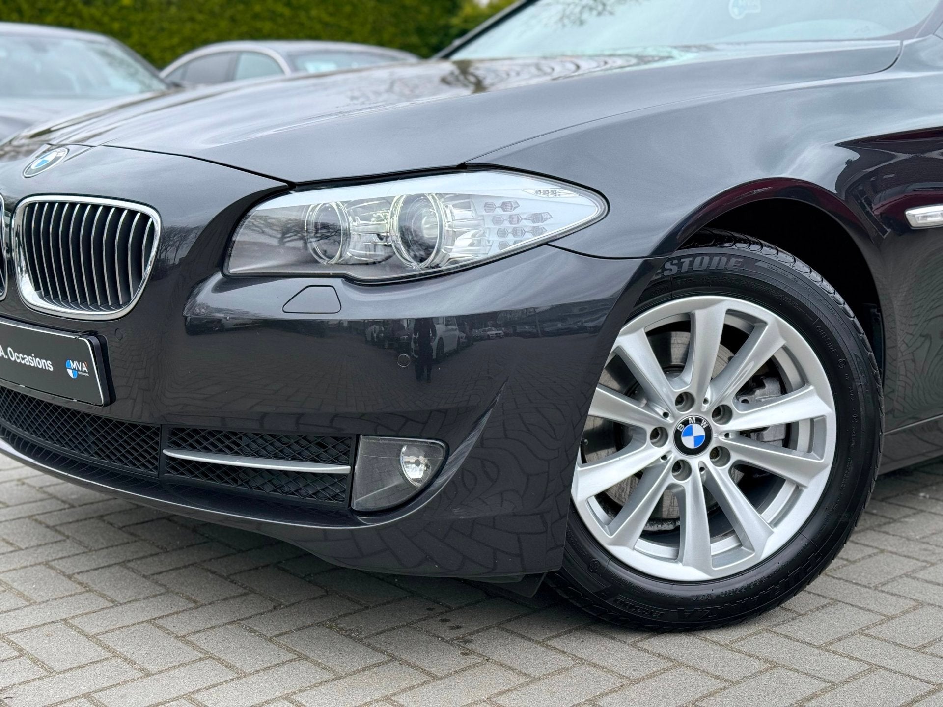 BMW 5-serie 520i Executive|Nieuwe Ketting|Trekhaak|Navigatie, Auto's, Automaat, Euro 5, Gebruikt, Zwart