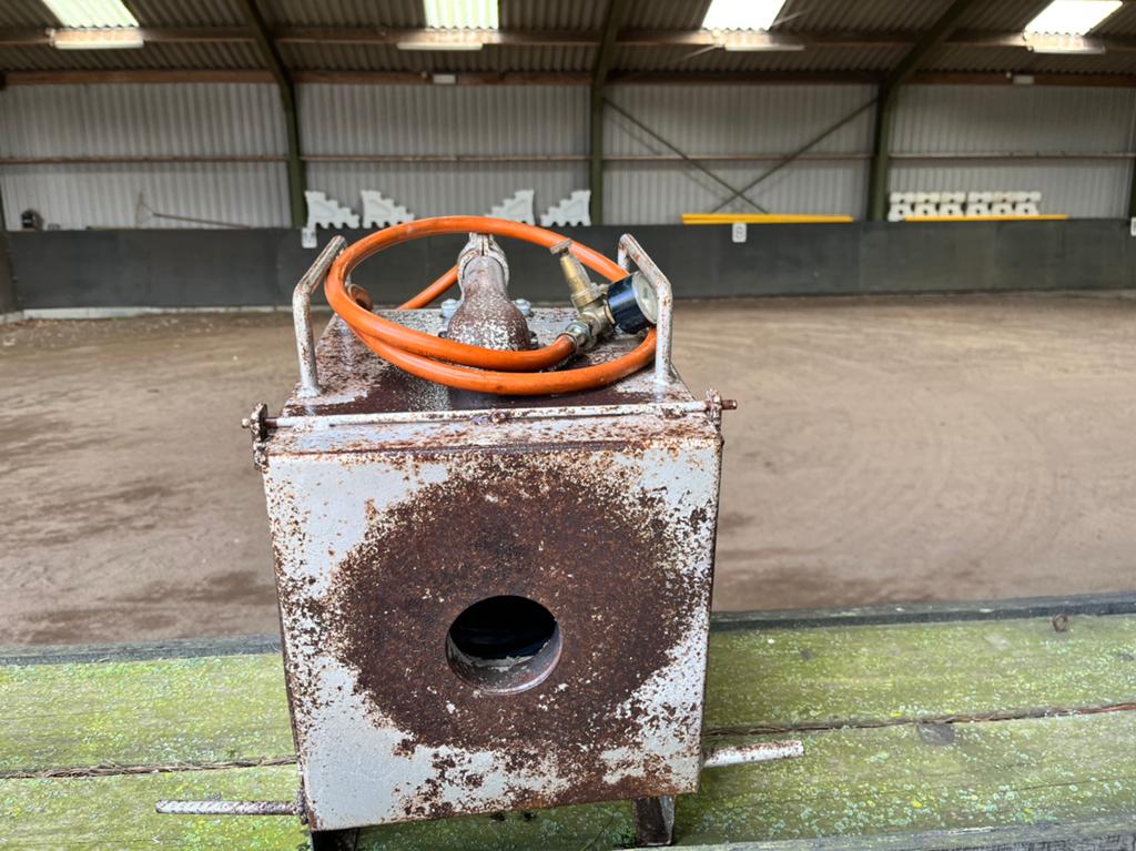 Hoefsmid gereedschappen en smeedoven, Dieren en Toebehoren, Paarden en Pony's | Overige Paardenspullen, Ophalen of Verzenden, Gebruikt