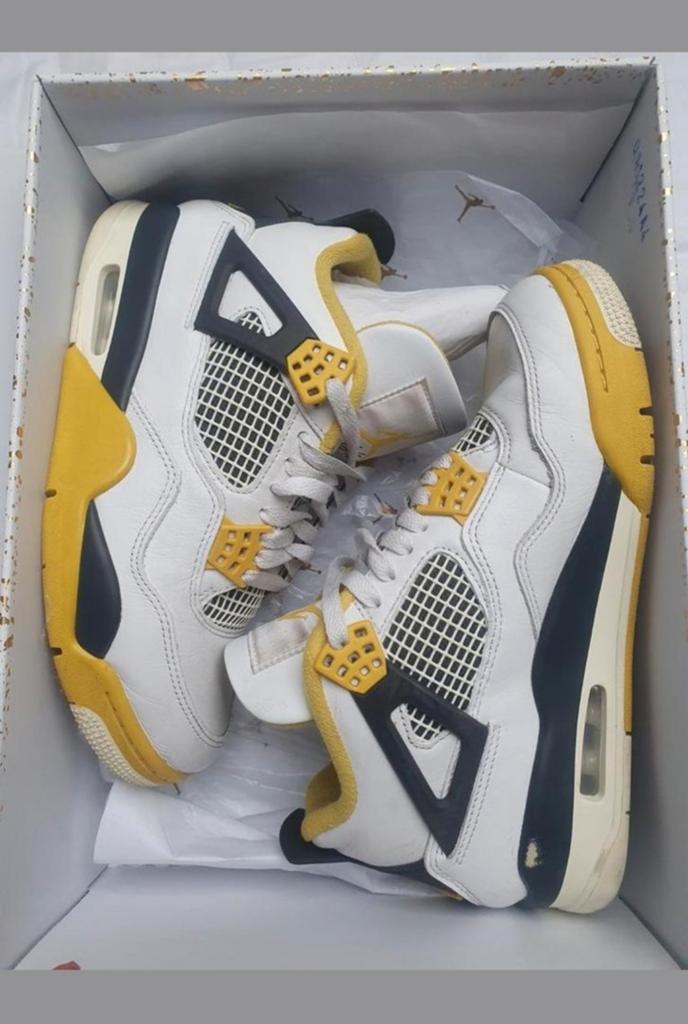 Nike Air Jordan 4 Retro Vivid Sulfur  mt 40, Kleding | Heren, Schoenen, Ophalen of Verzenden, Zo goed als nieuw, Overige kleuren
