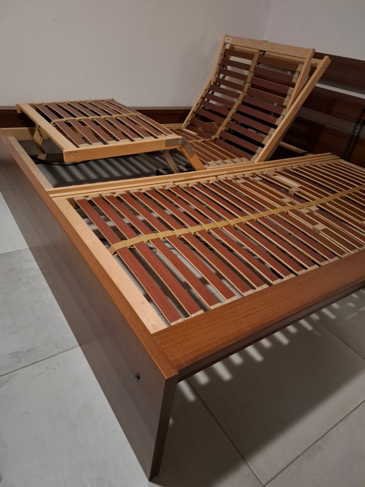 Tweepersoonsbed met verstelbare lattenbodems, Ophalen, Bruin, Tweepersoons, 180 cm