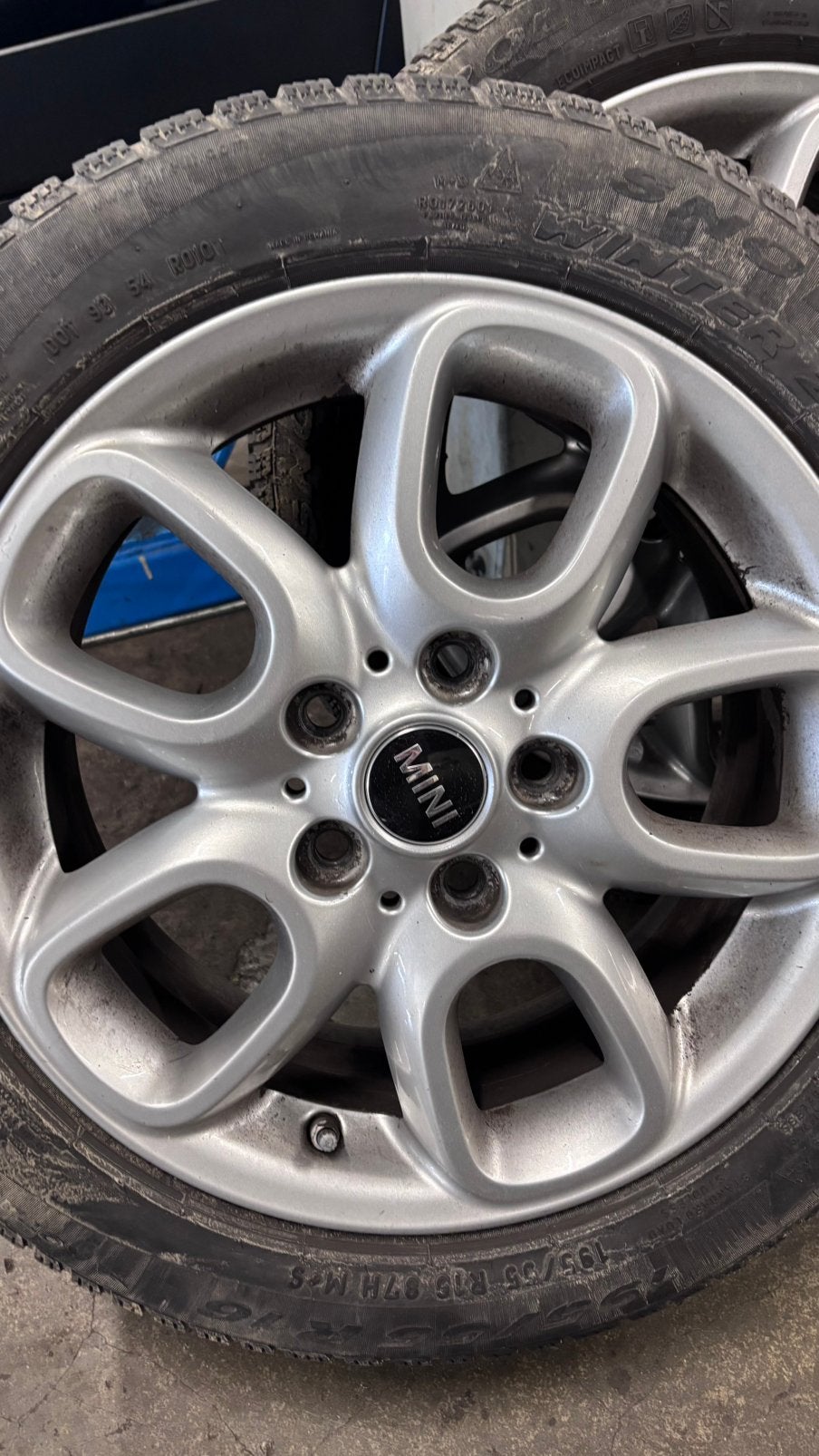 4stuks MINI 16 inch lichtmetalen velgen incl winterbanden., Auto-onderdelen, Banden en Velgen, Velg(en), 16 inch, 195 mm, Winterbanden