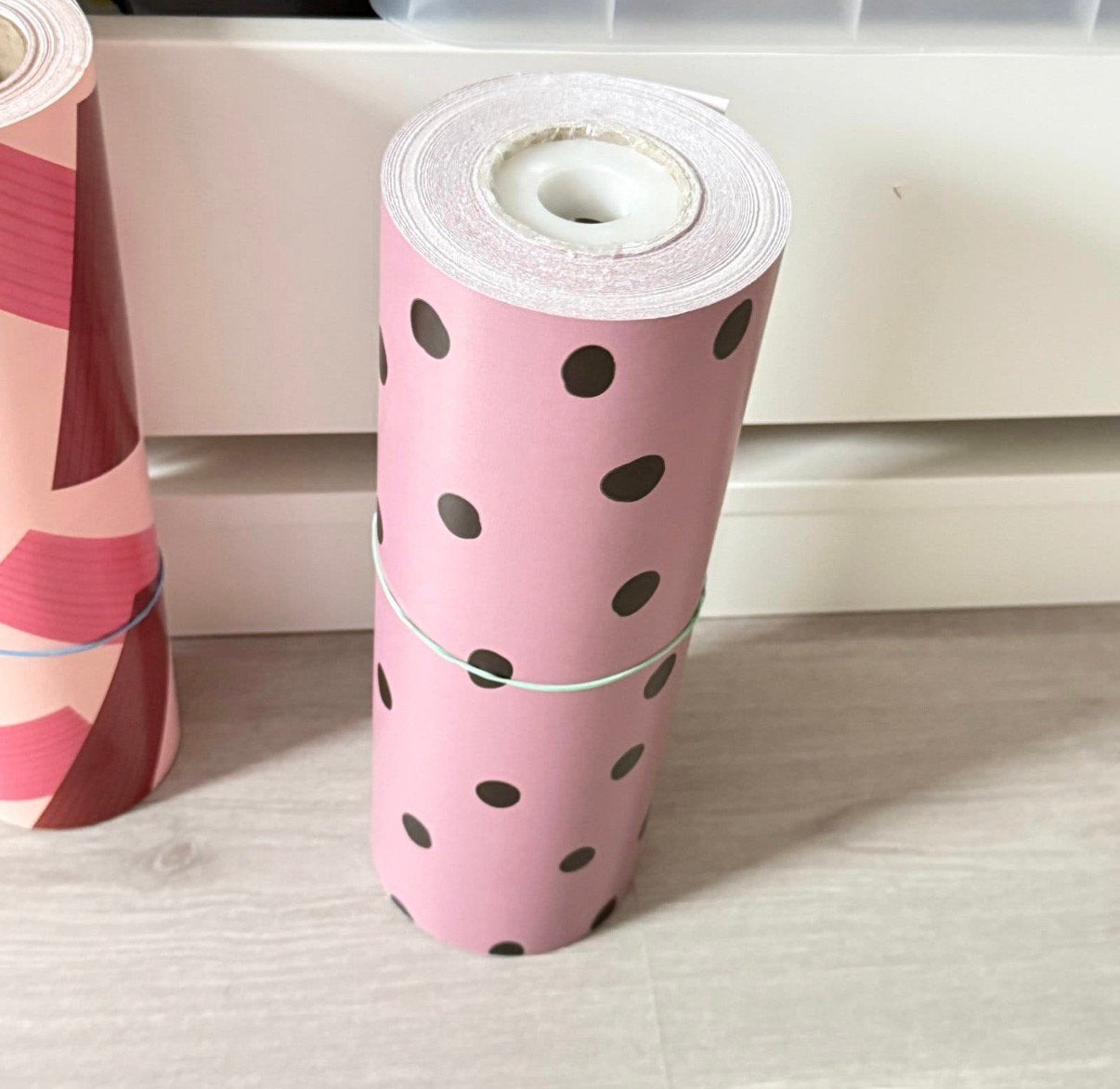 Inpakpapier lila dots, Ophalen of Verzenden, Zo goed als nieuw