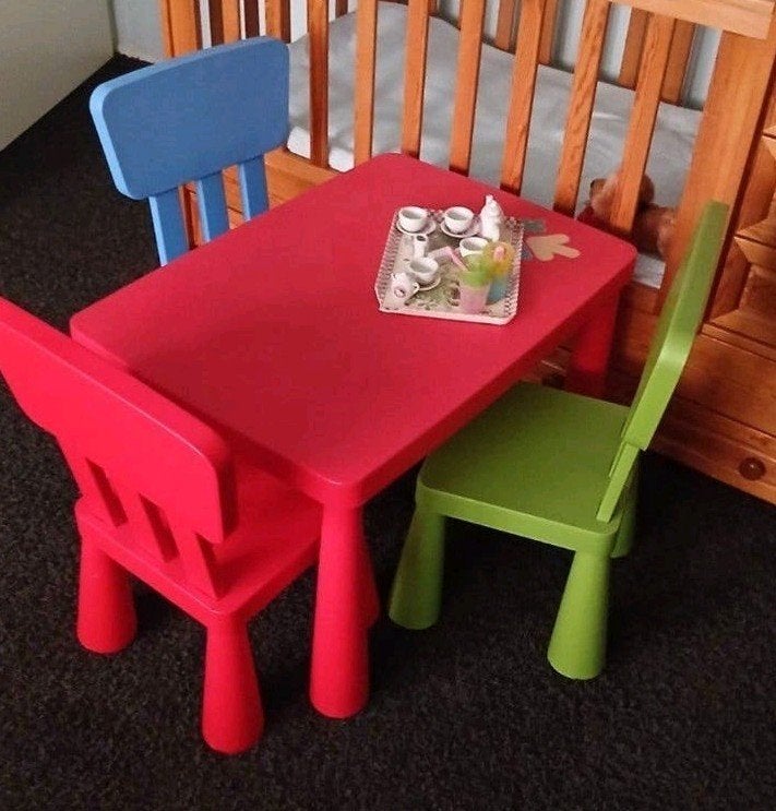 Kinder speeltafel met 3 stoeltjes, Ophalen of Verzenden, Gebruikt, Tafel(s) en Stoel(en)