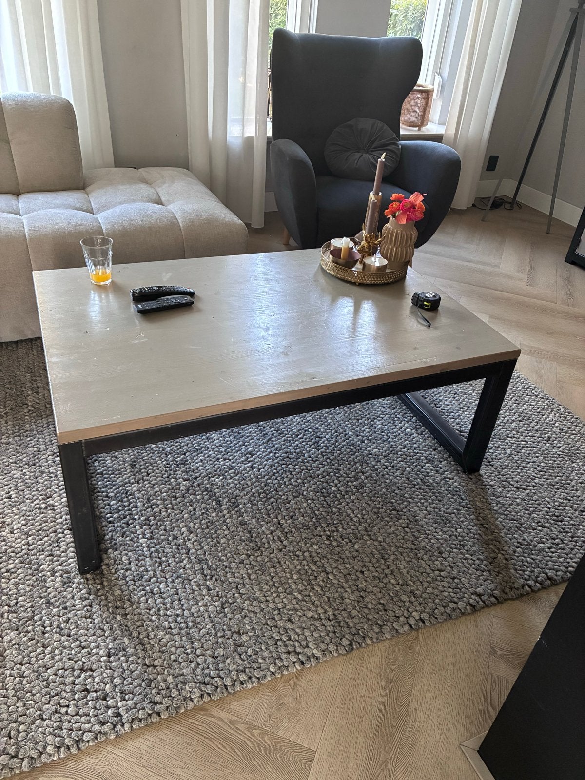Salontafel met houten blad en metalen onderstel, Ophalen, 50 – 75, Gebruikt, 50 tot 100 cm