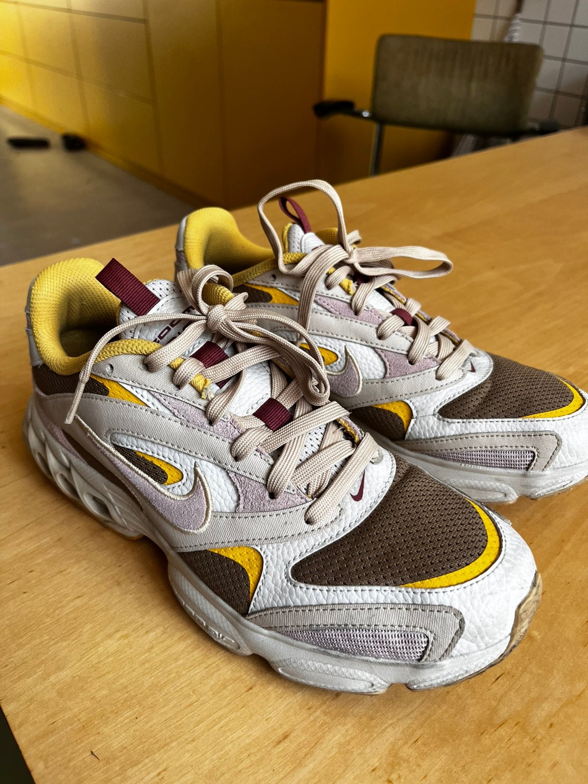 Nike zoom air 42, Beige, Ophalen of Verzenden, Sneakers of Gympen, Zo goed als nieuw