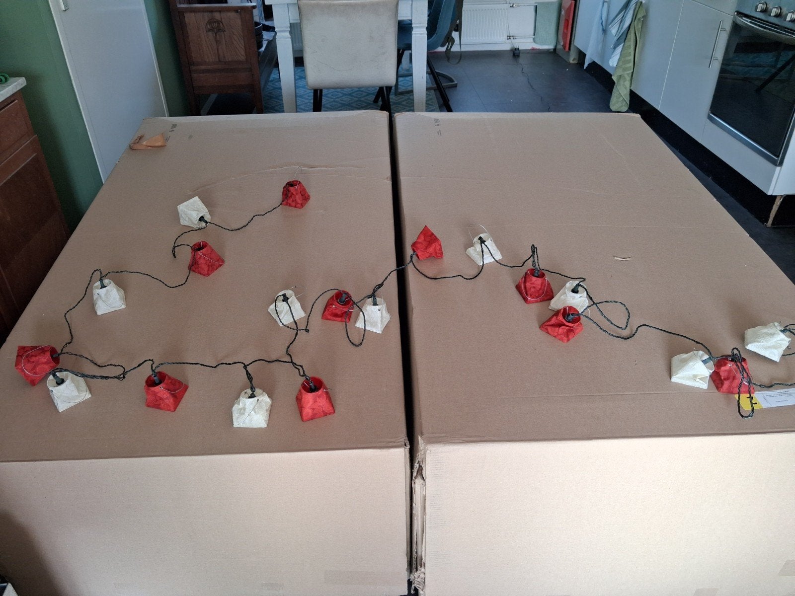 Lichtsnoer lampionnetjes rood wit stof kerst feest bijzonder, Ophalen of Verzenden