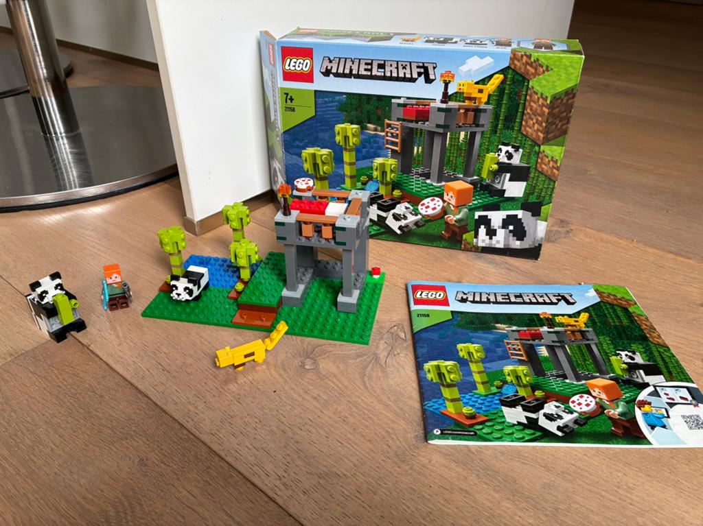 Lego minecraft 21158 het pandaverblijf, Ophalen of Verzenden, Zo goed als nieuw