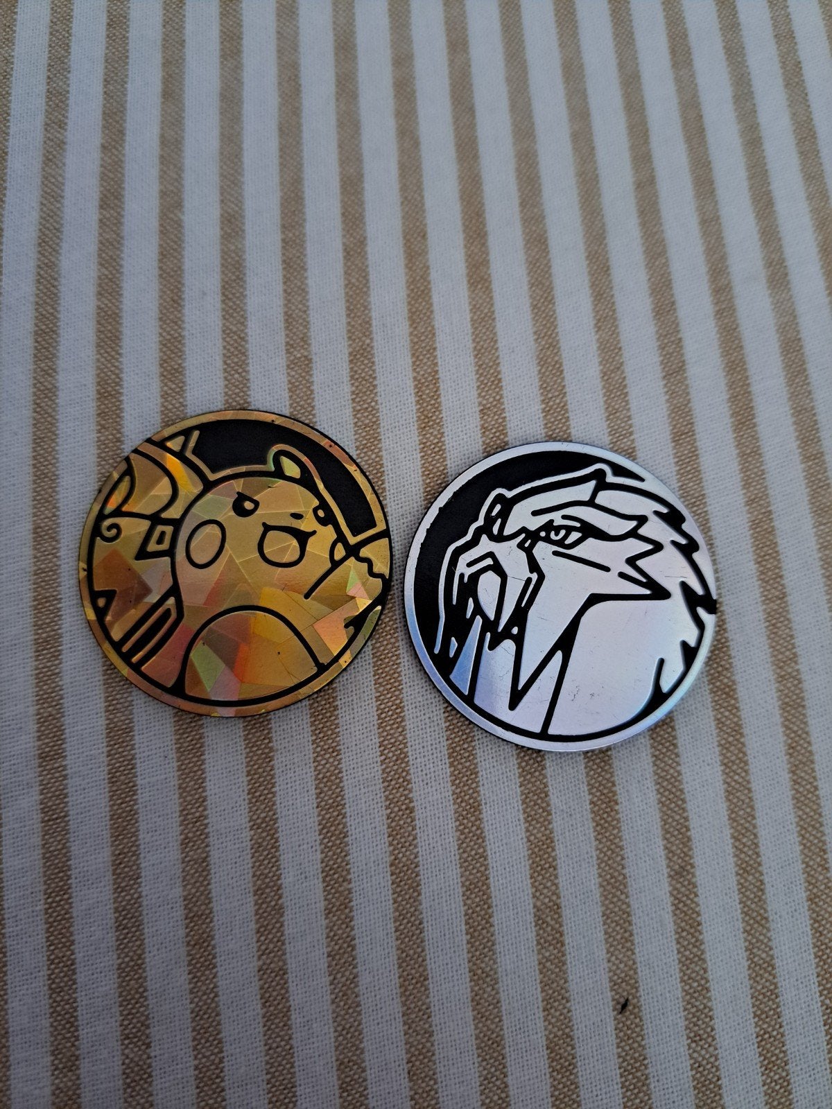 2 zeldzame pokemon munten, Ophalen, Zo goed als nieuw, Overige typen