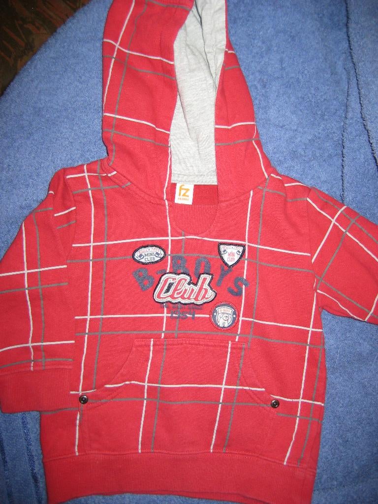 Rood shirt met capouchon, 86, Frendz, Kinderen en Baby's, Babykleding | Maat 86, Ophalen of Verzenden, Zo goed als nieuw, Jongetje
