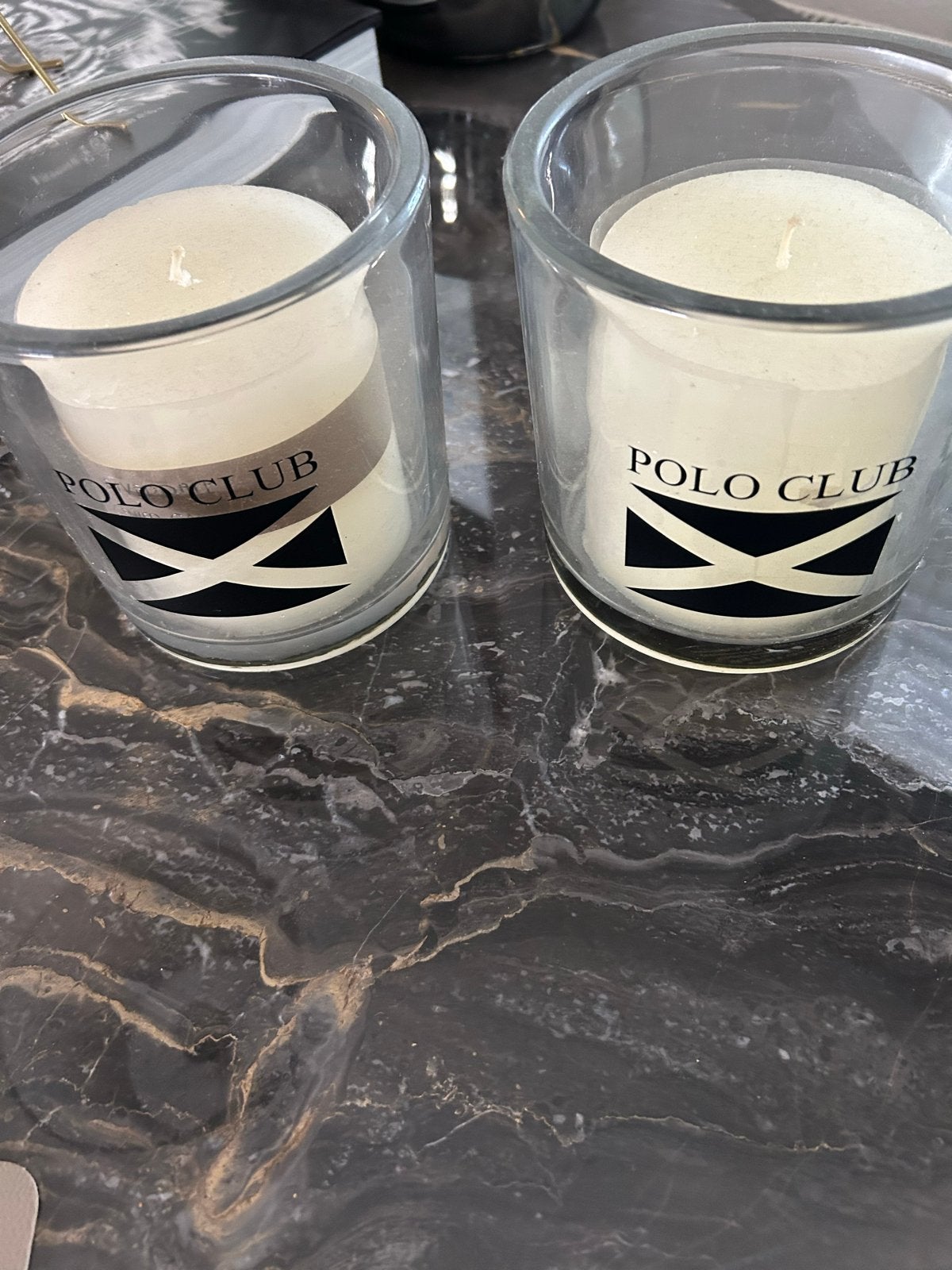Set van 2 Polo Club kaarsen in glazen houders 14x14 cm, Huis en Inrichting, Nieuw, Ophalen of Verzenden, Glas, Kaars