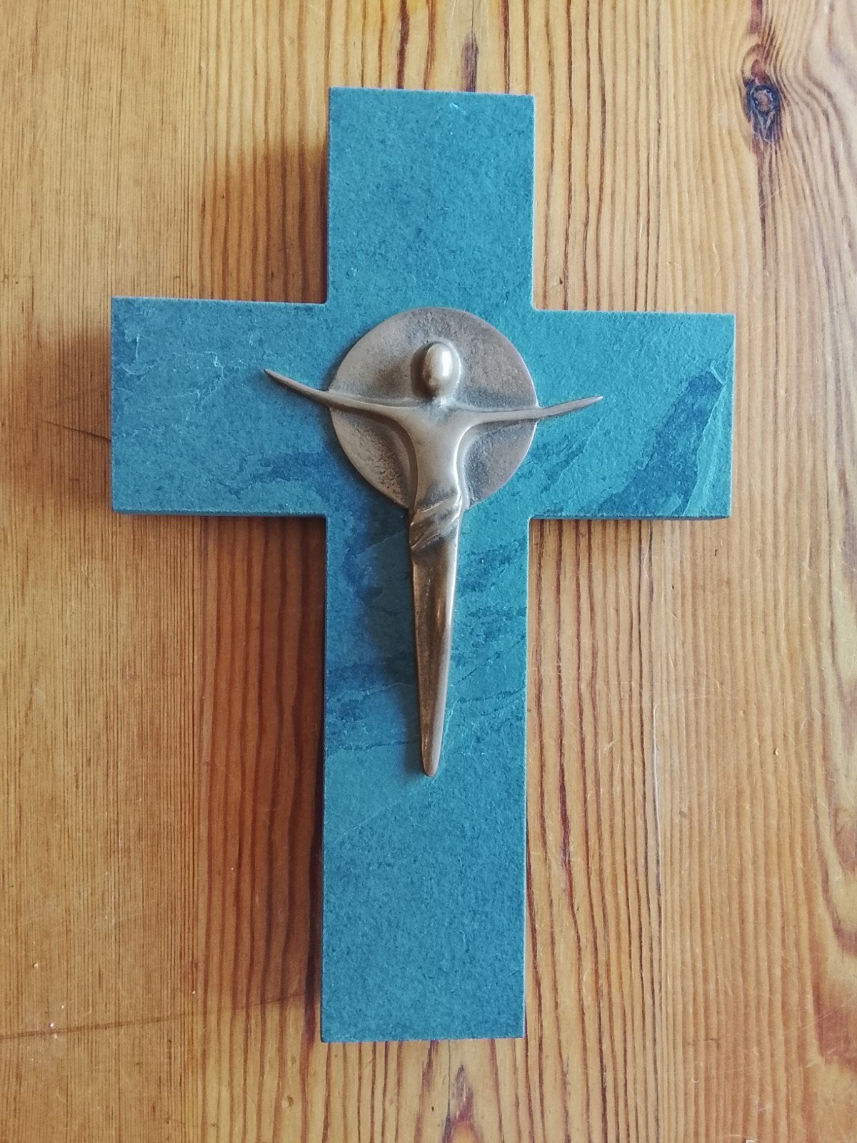 Crucifix van Leisteen met Bronzen Jezus figuur, Ophalen of Verzenden, Zo goed als nieuw, Overige typen