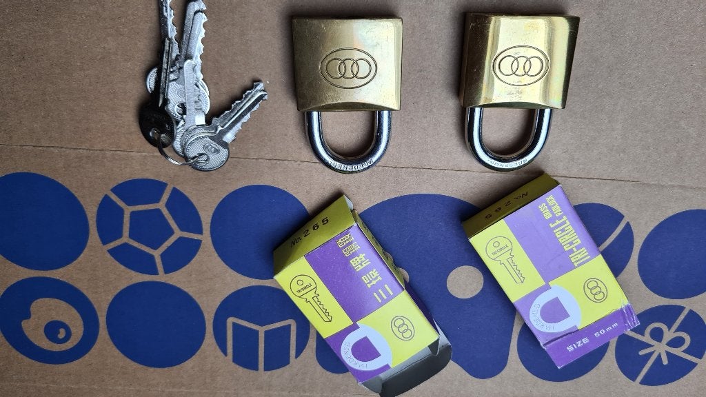 hangslot, 2 gelijksluitende, Ophalen of Verzenden, Zo goed als nieuw, Rvs, Slot