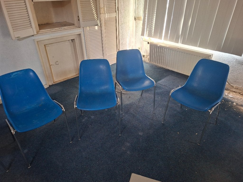 4 kantinetafels en 6 stapelstoelen, Ophalen, Gebruikt, Rechthoekig, 50 tot 100 cm