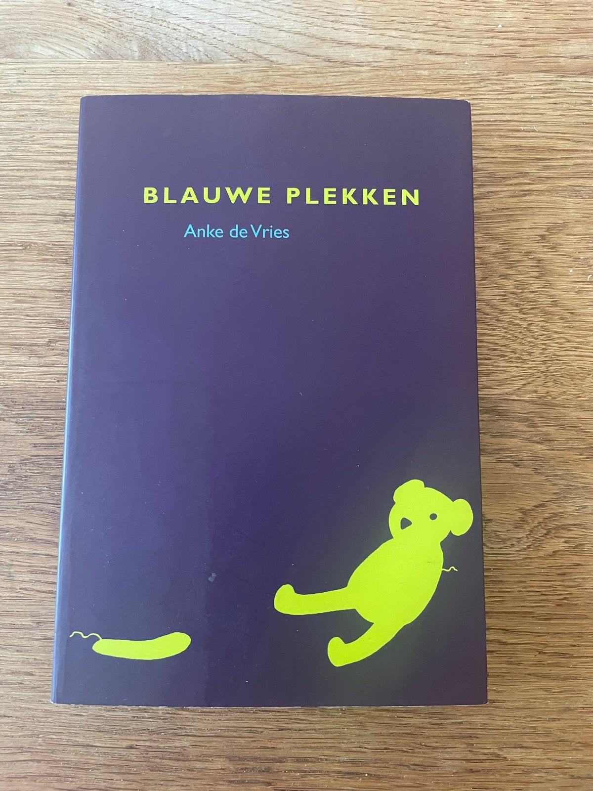 Blauwe Plekken - Anke de Vries (Jeugdboek), Ophalen of Verzenden, Gelezen, Fictie