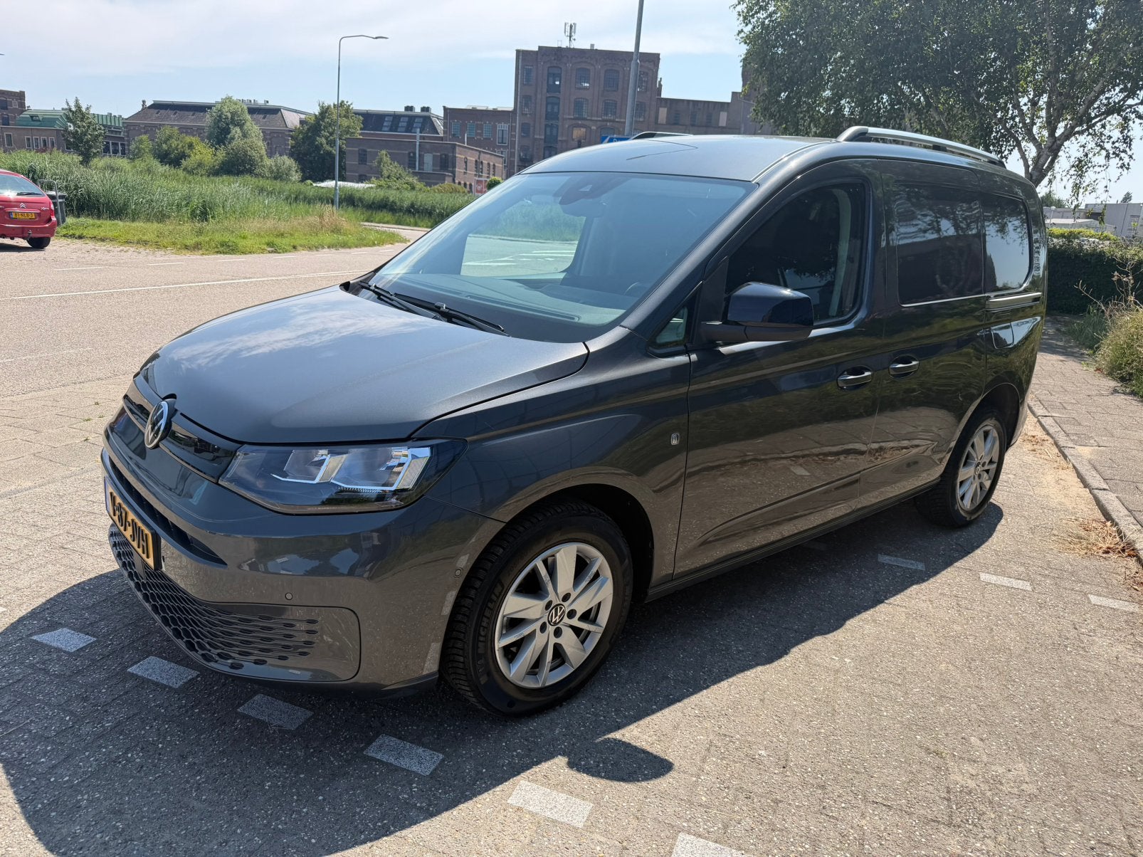 Volkswagen Caddy Cargo 2.0 TDI 122pk L1h1 7-DSG 2024 Grijs, Auto's, 4 cilinders, Volkswagen, 122 pk, Origineel Nederlands