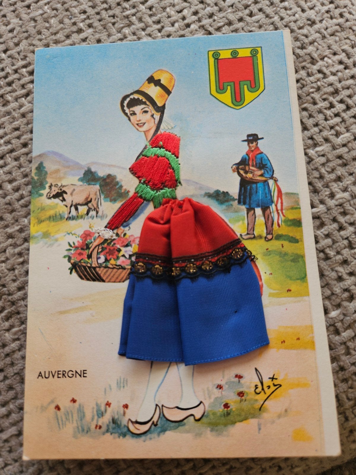 rokjes  Ansichtkaart Auvergne met Stoffen Kleding, Ophalen of Verzenden, 1940 tot 1960, Ongelopen