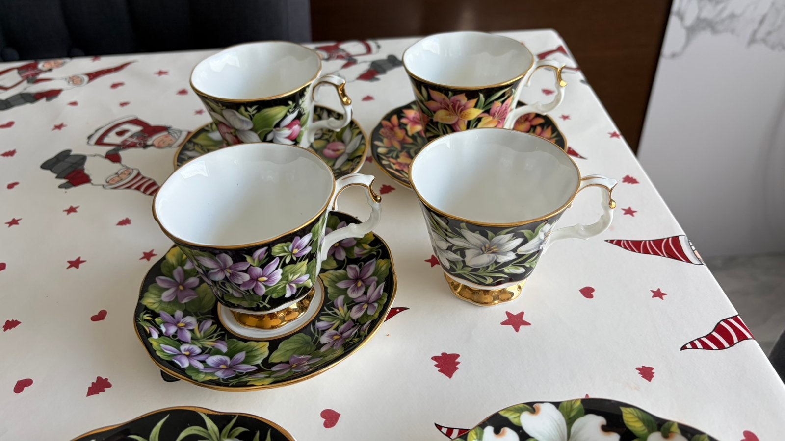 Royal albert, Huis en Inrichting, Keuken | Servies, Ophalen of Verzenden, Zo goed als nieuw, Overige stijlen, Kop(pen) en/of Schotel(s)