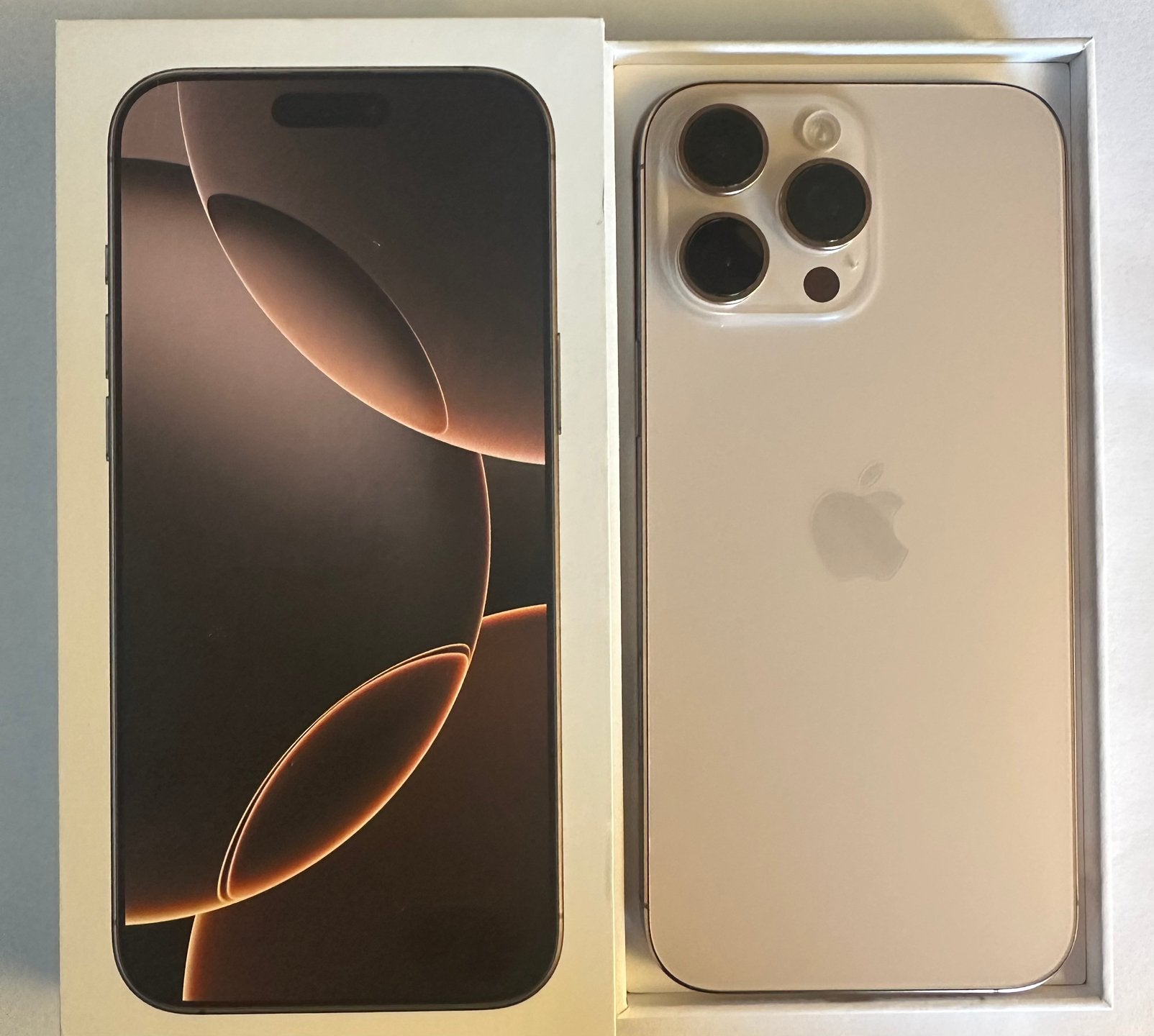 Iphone 16 pro max 256 gb, Ophalen of Verzenden, Zo goed als nieuw, Goud, 256 GB