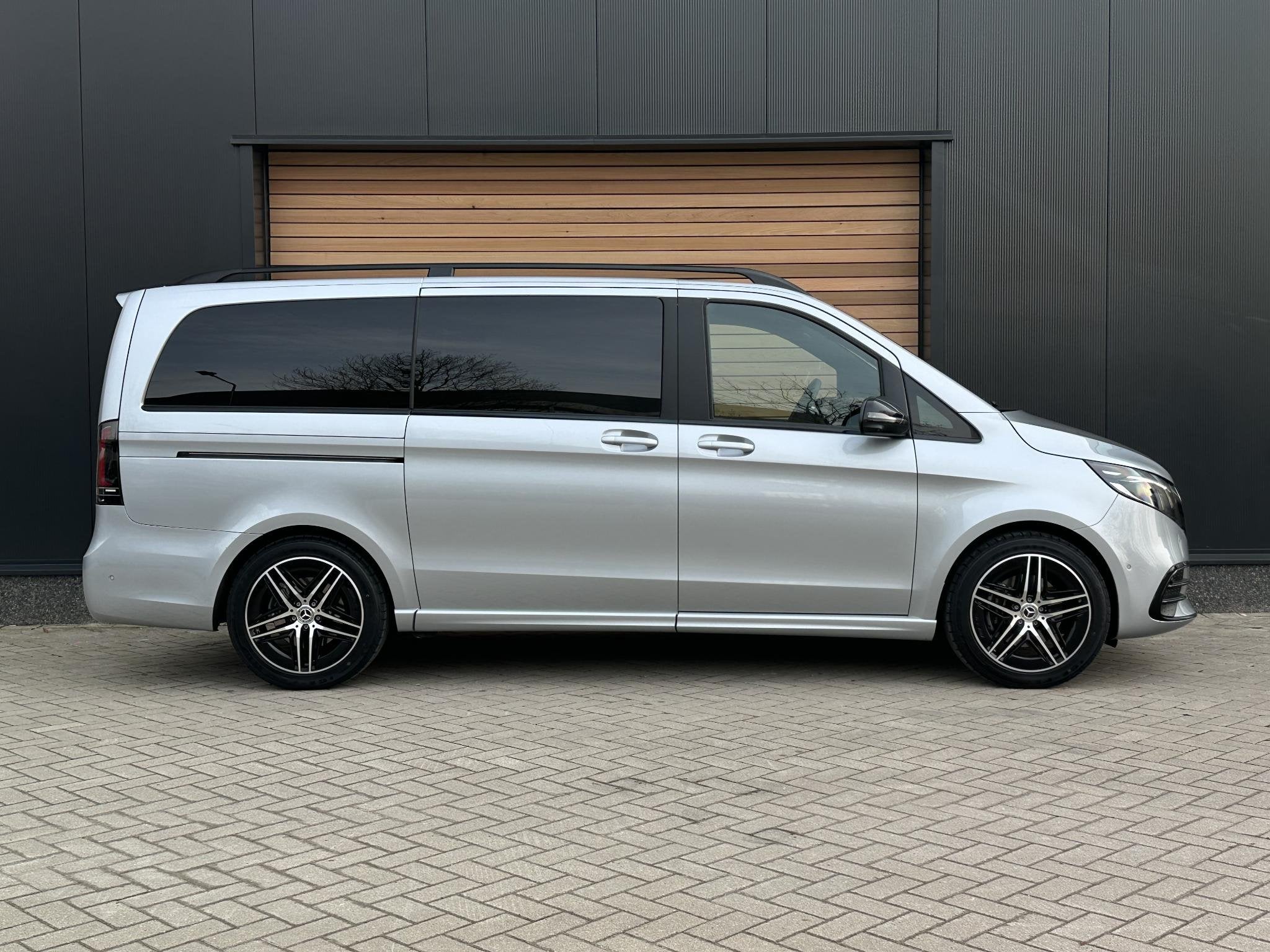 Mercedes-Benz V-klasse 300 L2 Avantgarde AMG 6PERSOONS|ELEKD, Auto's, Mercedes-Benz, Automaat, Achterwielaandrijving, Gebruikt