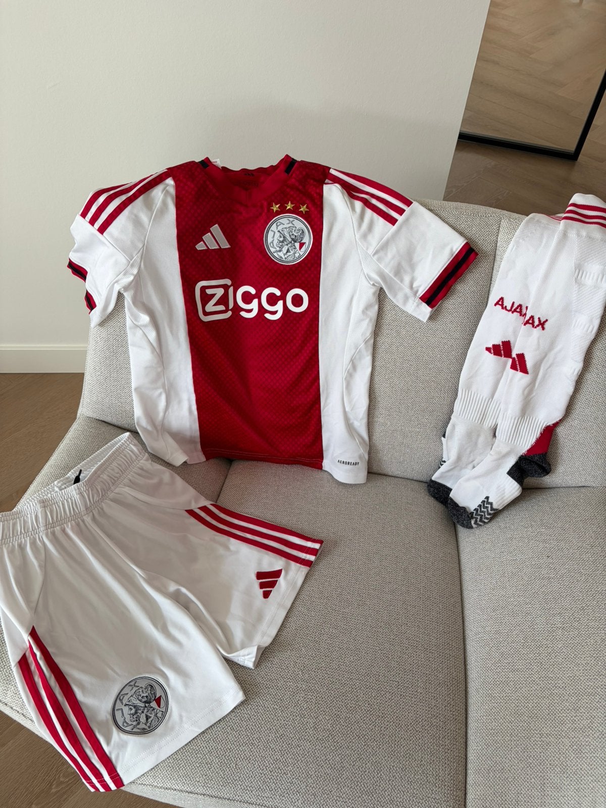 Ajax tenue maat 152, Sport en Fitness, Voetbal, Maat XS of kleiner, Ophalen of Verzenden, Zo goed als nieuw, Set