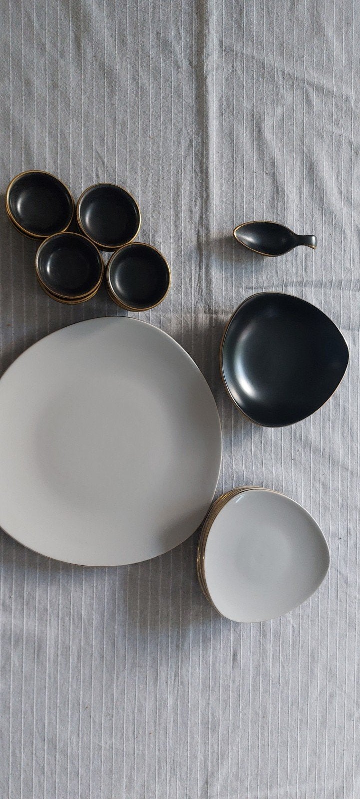 Flora Gouda Servies: Borden en Kommetjes (Wit & Zwart), Antiek en Kunst, Ophalen of Verzenden