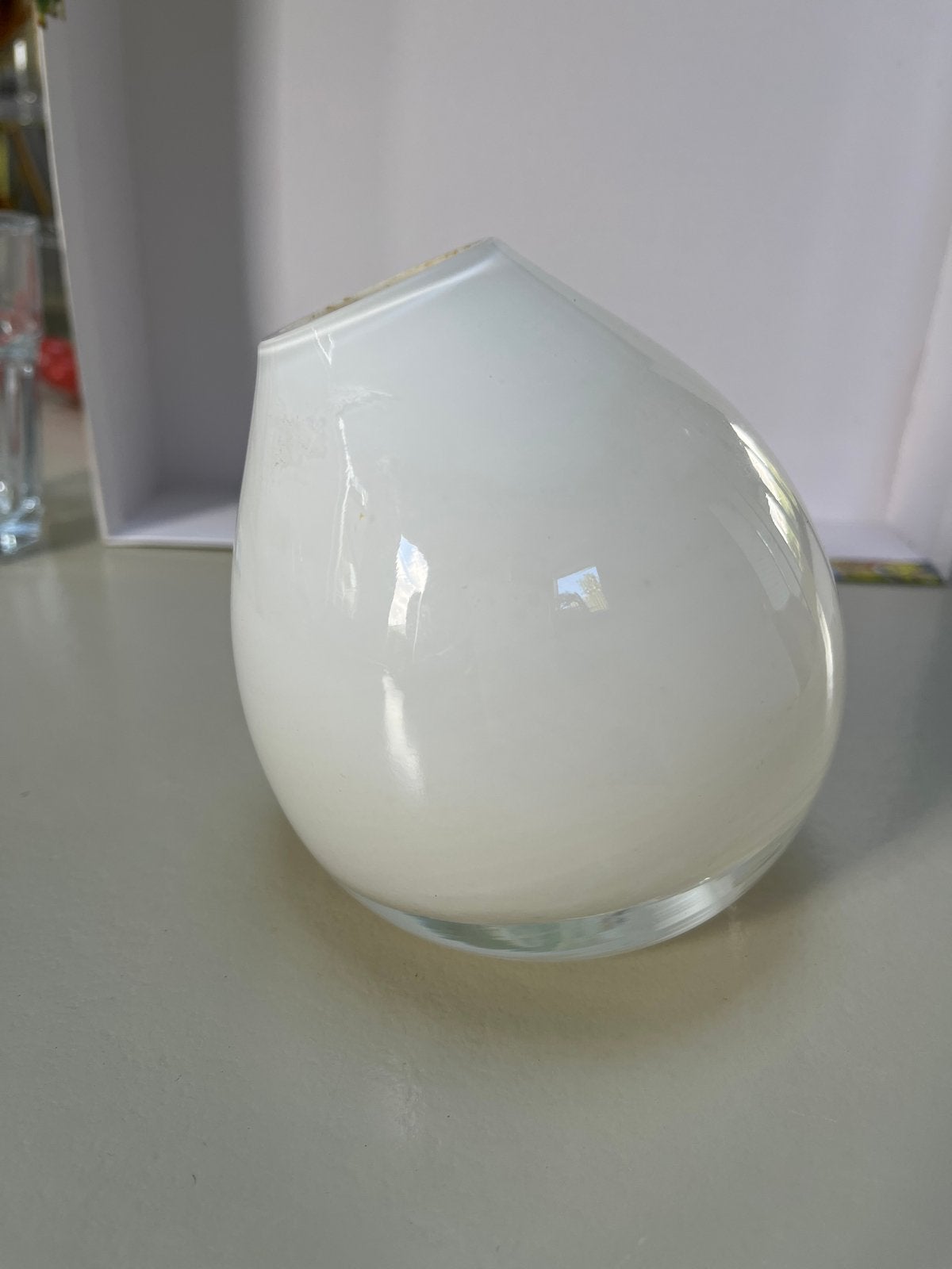 Witte glazen vaas, druppelvormig, Ophalen of Verzenden