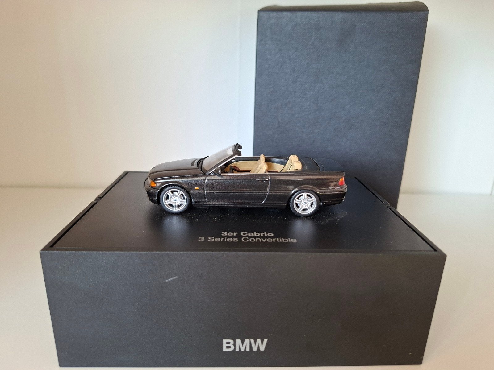 BMW E46 3 serie cabrio minichamps, Hobby en Vrije tijd, Ophalen of Verzenden, Zo goed als nieuw, Auto, MiniChamps