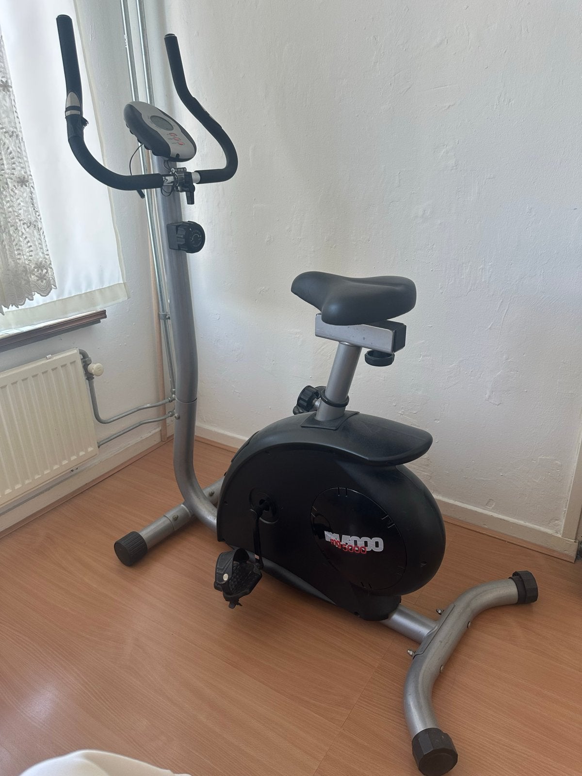 Hometrainer - Ideaal voor thuisworkouts, Ophalen, Gebruikt, Metaal, Benen