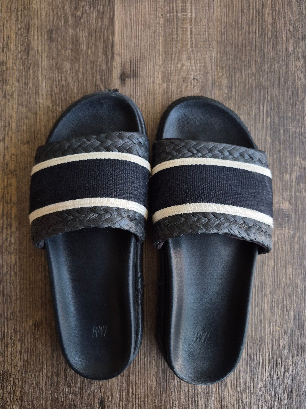 Zwart creme slippers. Maat 40. ZGAN!, Kleding | Dames, Schoenen, Slippers, H&M, Zwart, Ophalen of Verzenden