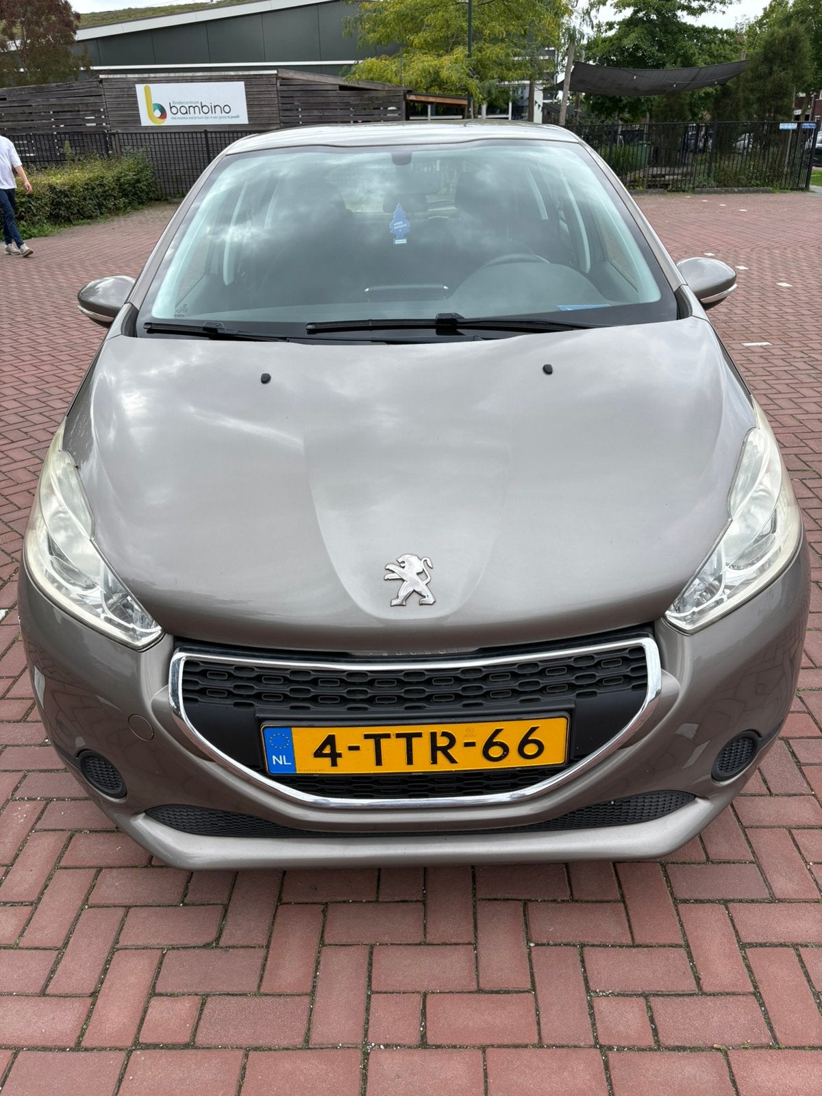 Peugeot 208 1.2 VTI 60KW/82PK 5-D 2012 Grijs, Voorwielaandrijving, 31 €/maand, 1199 cc, Handgeschakeld