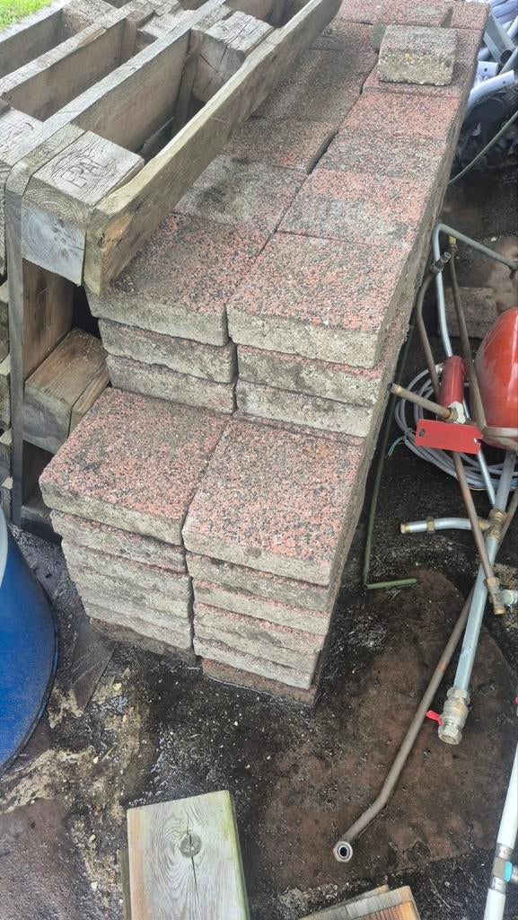 Gratis! Circa 175 tegels 20x20, Ophalen, Gebruikt, Beton, Terrastegels