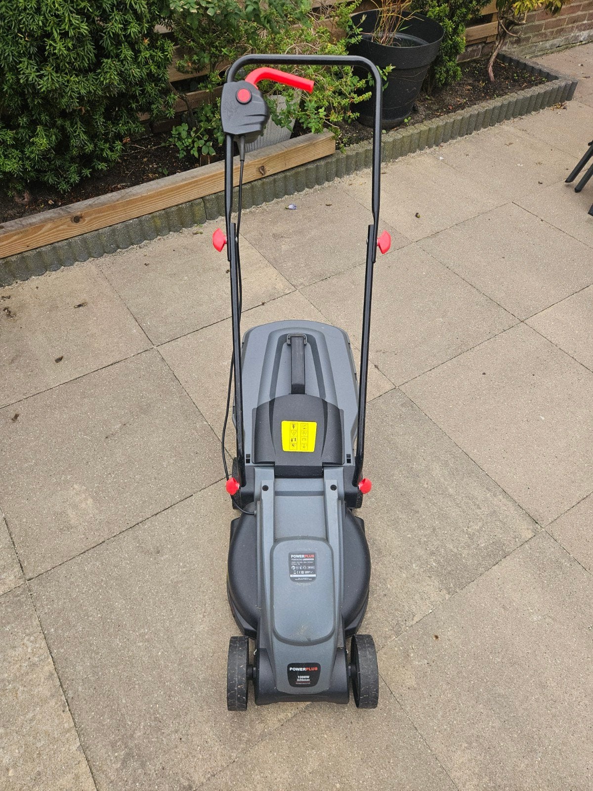 Powerplus elektrische grasmaaier 1000W 320mm, Tuin en Terras, Grasmaaiers, Cirkelmaaier, Gebruikt, Elektrische grasmaaier, Ophalen of Verzenden