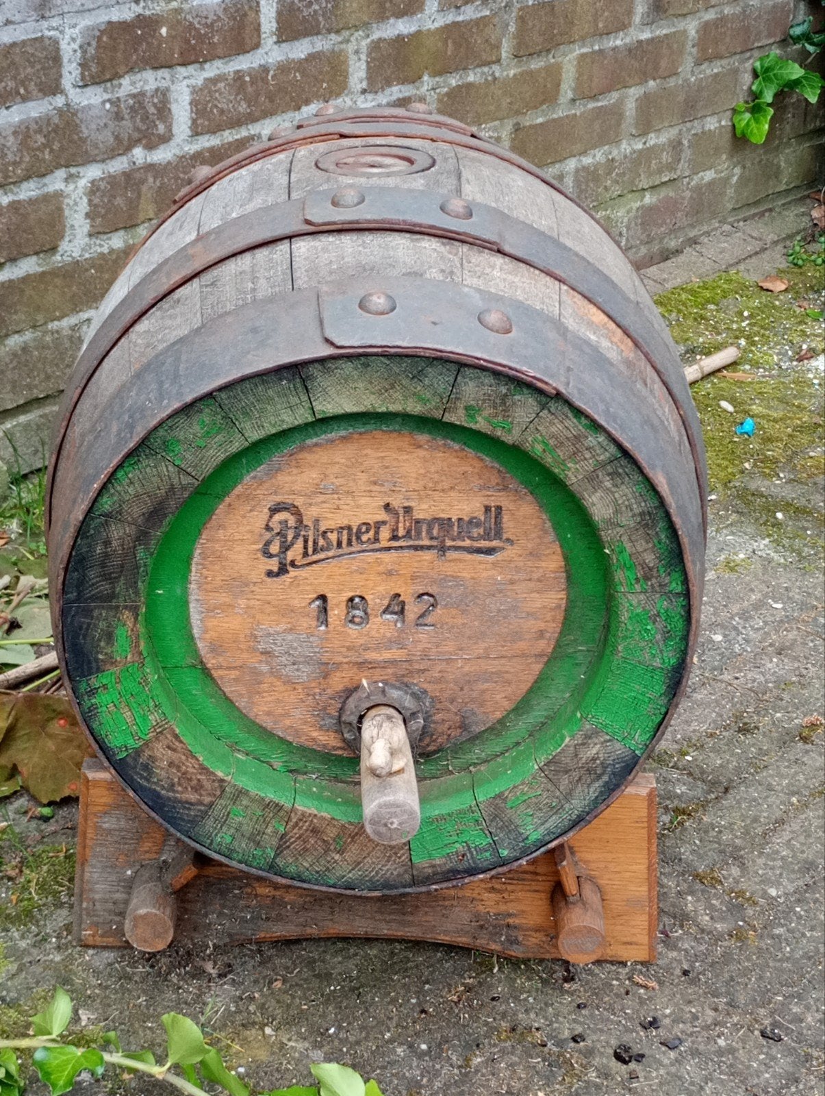 Vintage Pilsner Urquell houten biervat met standaard, Verzamelen, Biermerken, Ophalen of Verzenden, Gebruikt, Reclamebord, Plaat of Schild