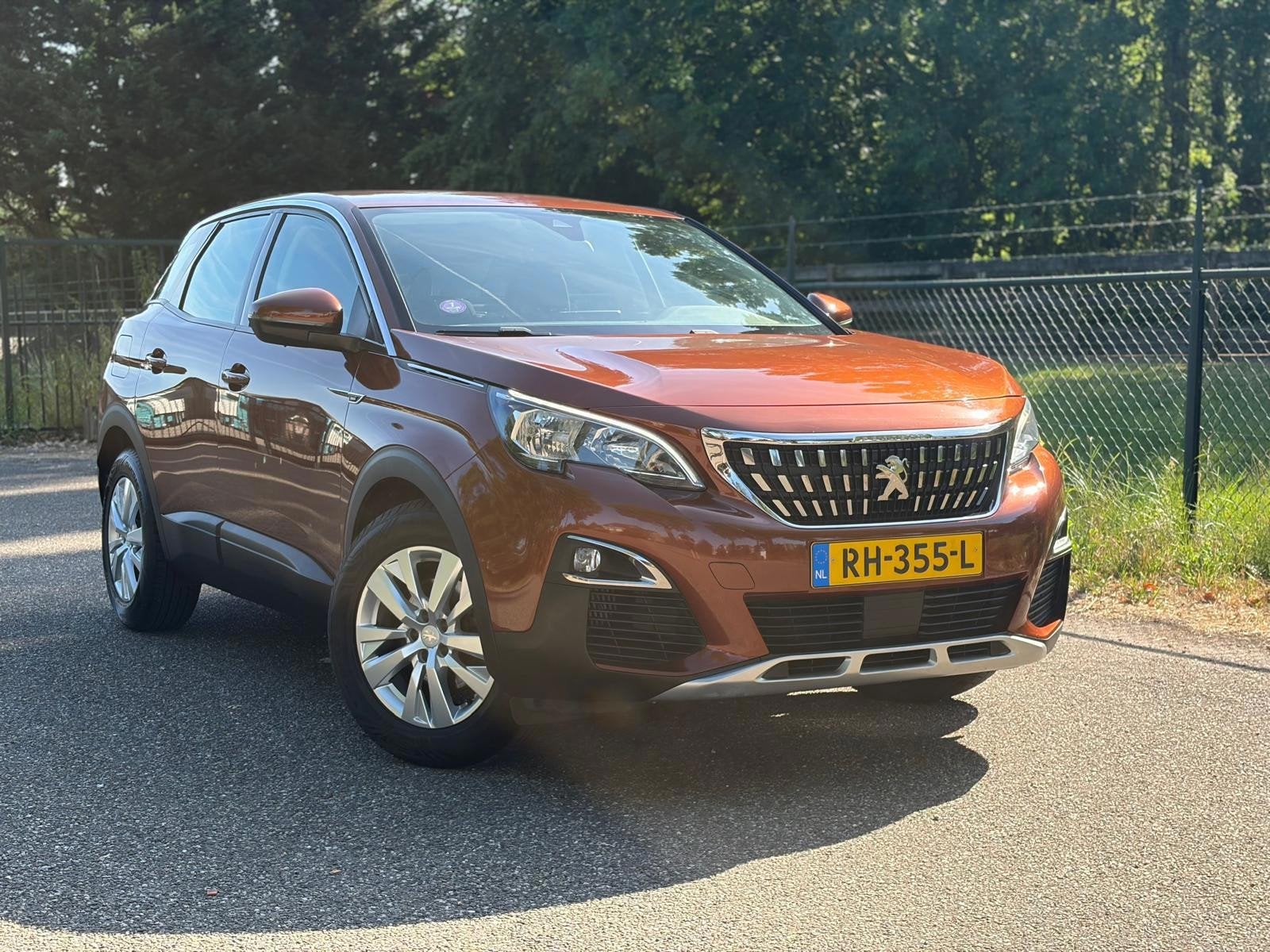 Peugeot 3008 1.2 PureTech Blue Lease Executive/Carplay!/came, Auto's, Gebruikt, Euro 6, 1199 cc, Bruin